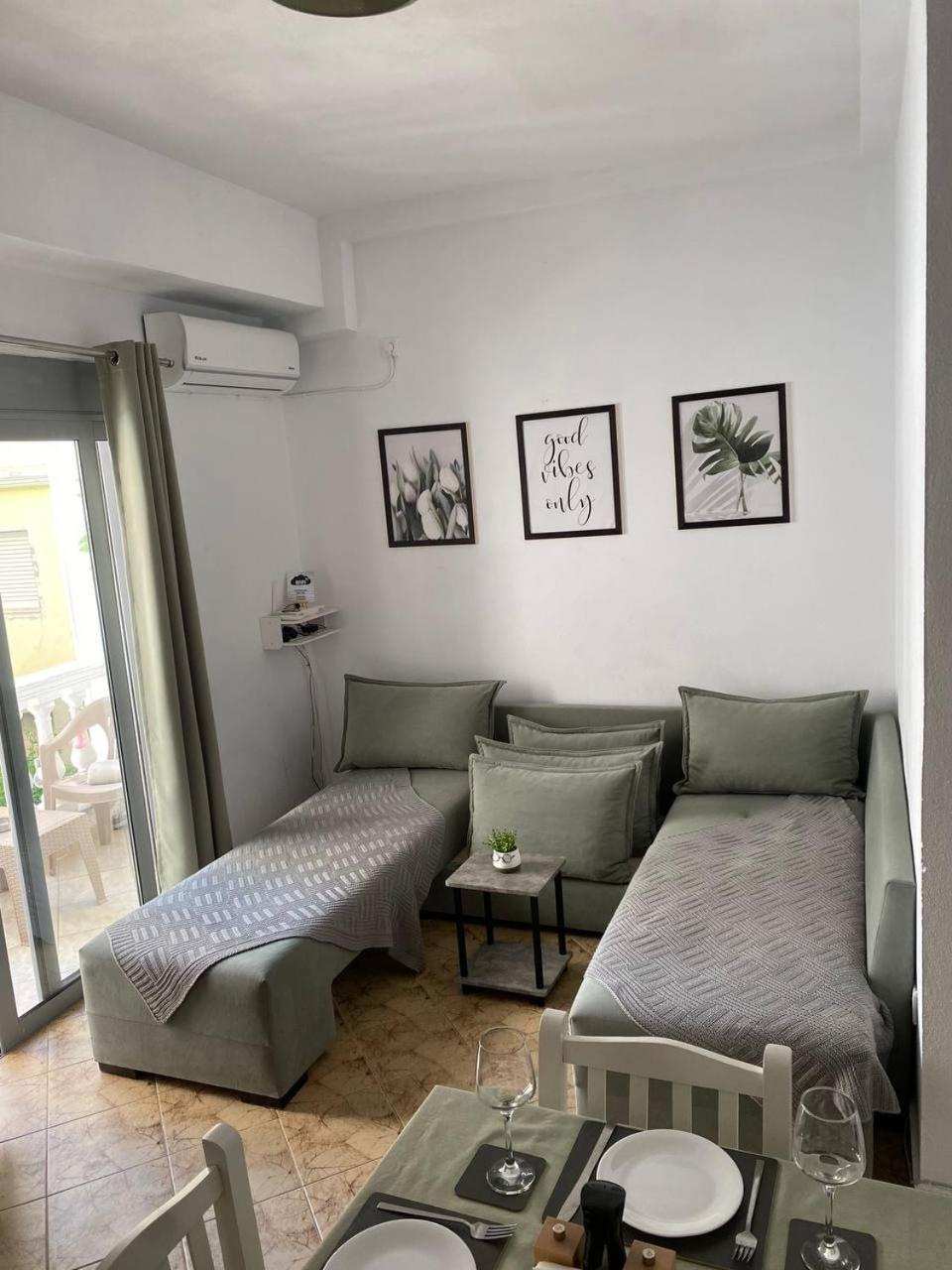 סרנדה Happy Apartment מראה חיצוני תמונה
